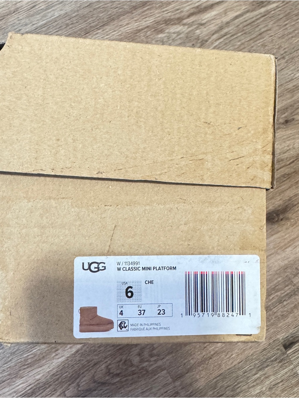 UGG Womens Classic Mini Platform Boots - Chestnut Brown - Picture 2 of 5